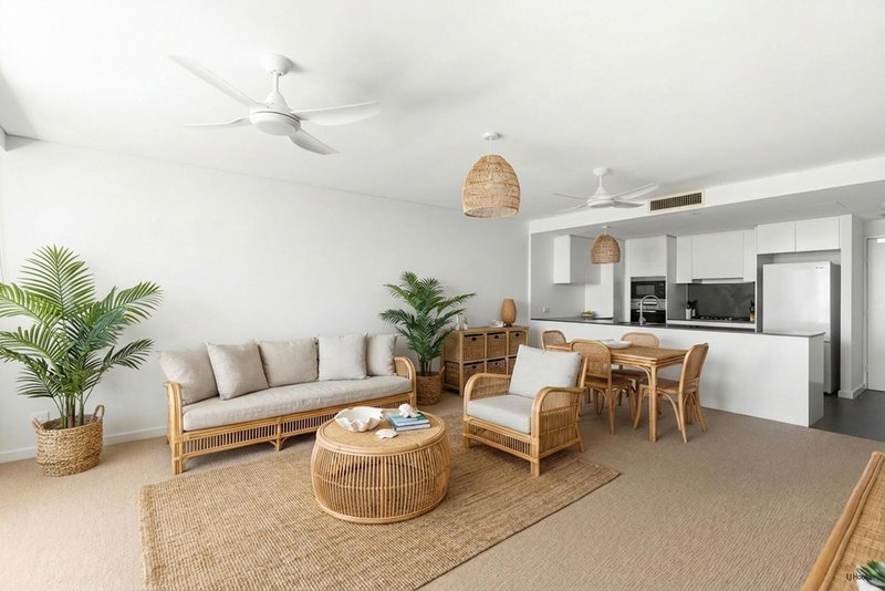 Photo - 209/2 Creek Street, Coolangatta QLD 4225 - Image 3