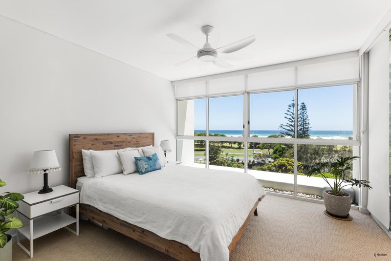 Photo - 209/2 Creek Street, Coolangatta QLD 4225 - Image 9