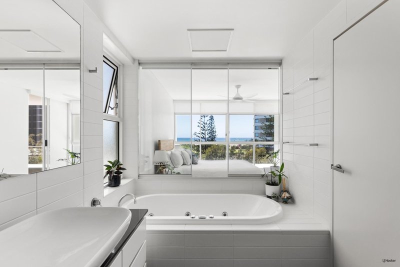 Photo - 209/2 Creek Street, Coolangatta QLD 4225 - Image 10