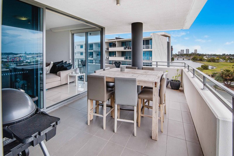 Photo - 209/43 Harbour Town Drive, Biggera Waters QLD 4216 - Image 12