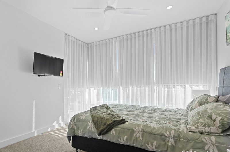 Photo - 209/77-85 Landsborough Avenue, Scarborough QLD 4020 - Image 11