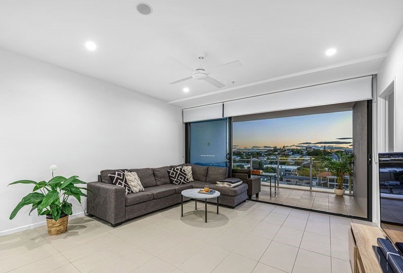 Photo - 2099/123 Cavendish Road, Coorparoo QLD 4151 - Image