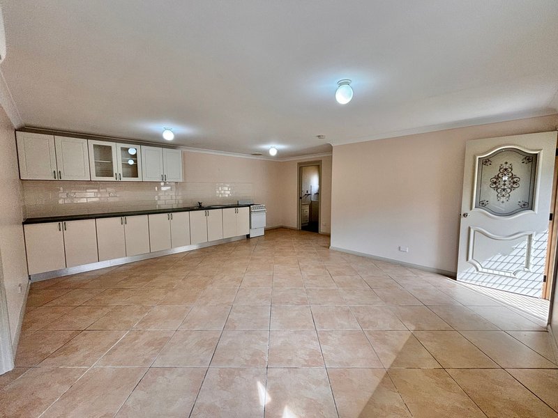 Photo - 20a Lowana Ave , Charmhaven NSW 2263 - Image 2