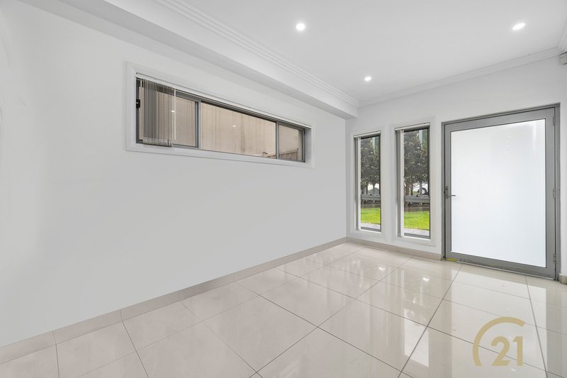 Photo - 20a Margaret Street, Fairfield NSW 2165 - Image 4