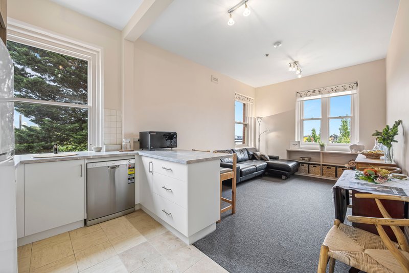 Photo - 20A/300 Gillies Street North, Wendouree VIC 3355 - Image 1