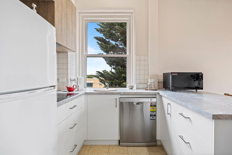 Photo - 20A/300 Gillies Street North, Wendouree VIC 3355 - Image 2