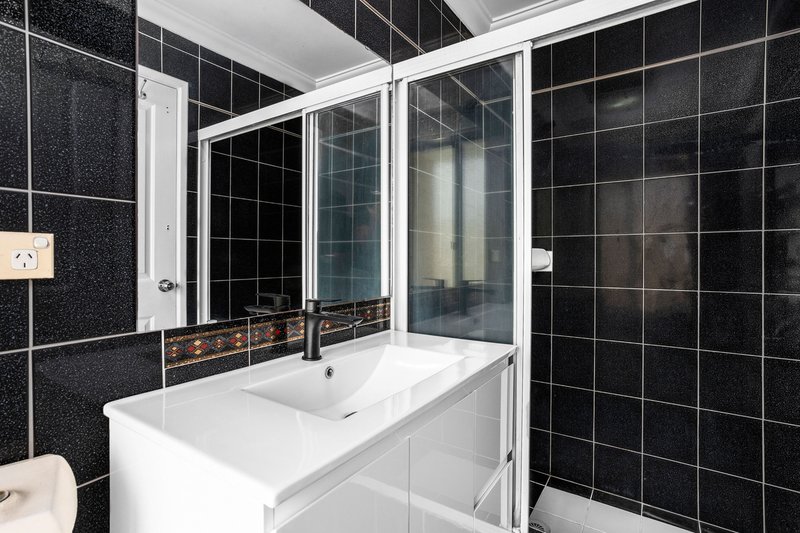 Photo - 20B Feathertop Rise, Alexander Heights WA 6064 - Image 12