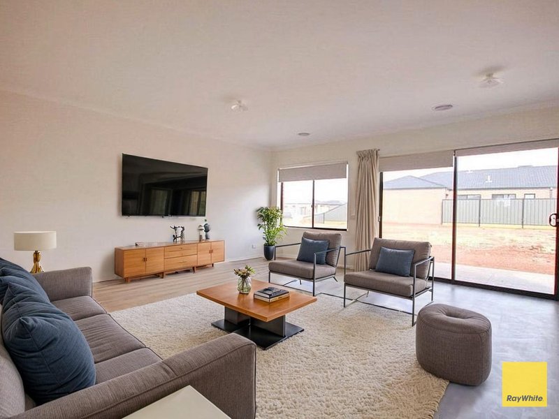 Photo - 20E Tableland Road, Tarneit VIC 3029 - Image 8