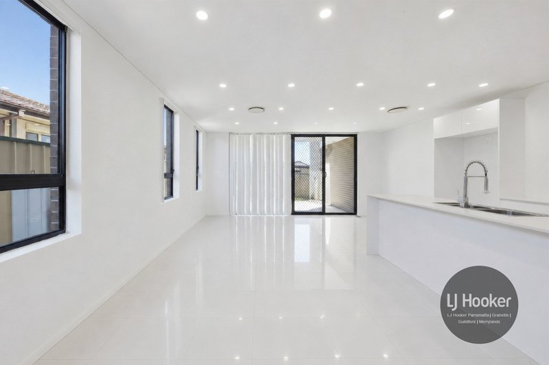 Photo - 21 & 21A Crossland Street, Merrylands NSW 2160 - Image 6