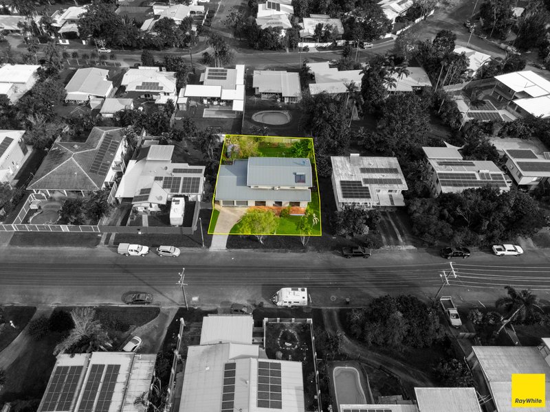 Photo - 21-23 Sommerville Crescent, Whitfield QLD 4870 - Image 1