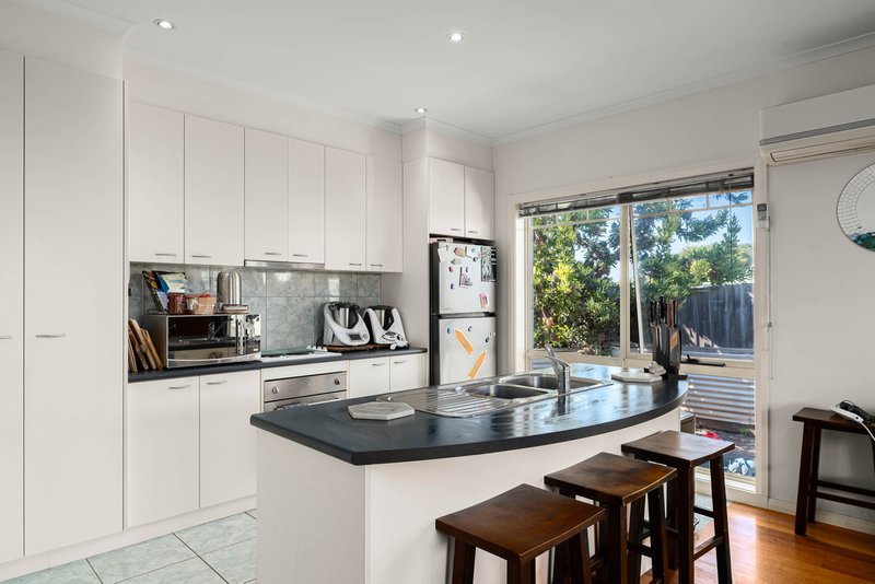 Photo - 2/1-3 Morgan Street, Cowes VIC 3922 - Image 4