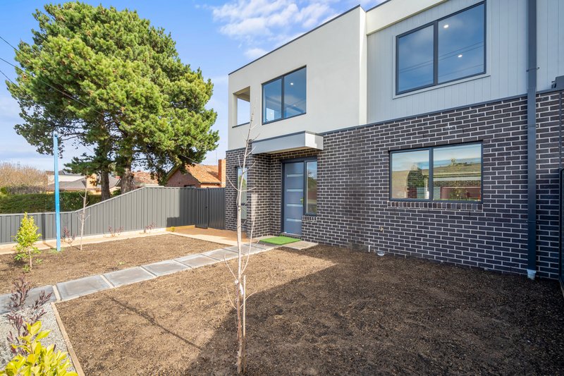 Photo - 2/1-3 Sunset Boulevard, Jacana VIC 3047 - Image 1