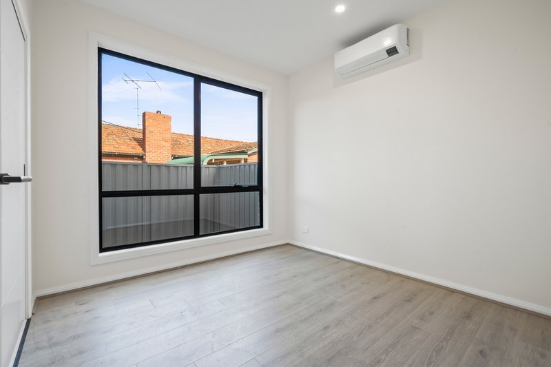 Photo - 2/1-3 Sunset Boulevard, Jacana VIC 3047 - Image 5