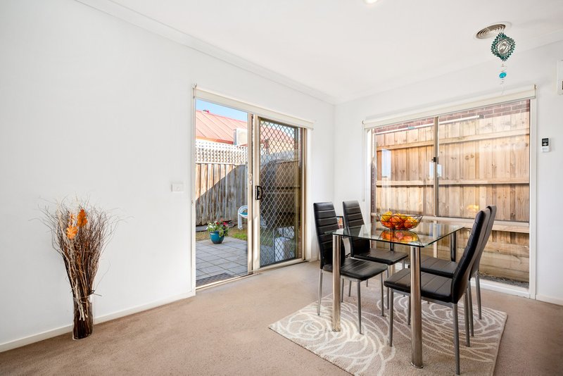 Photo - 2/1-5 Meaby Drive, Pakenham VIC 3810 - Image 5