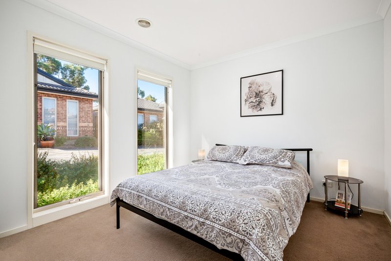 Photo - 2/1-5 Meaby Drive, Pakenham VIC 3810 - Image 6