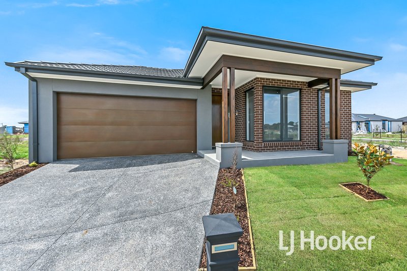 Photo - 21 Abayo Crescent, Cranbourne South VIC 3977 - Image 3