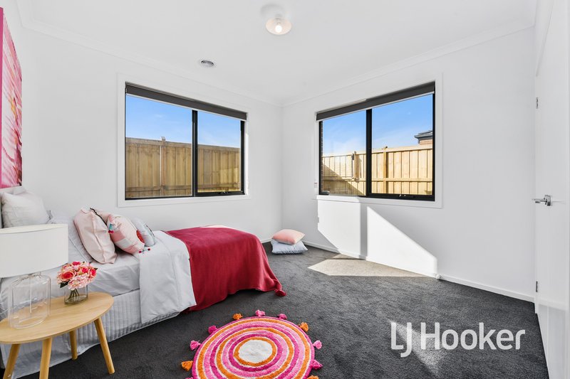 Photo - 21 Abayo Crescent, Cranbourne South VIC 3977 - Image 14