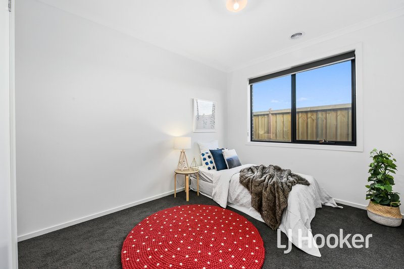 Photo - 21 Abayo Crescent, Cranbourne South VIC 3977 - Image 15