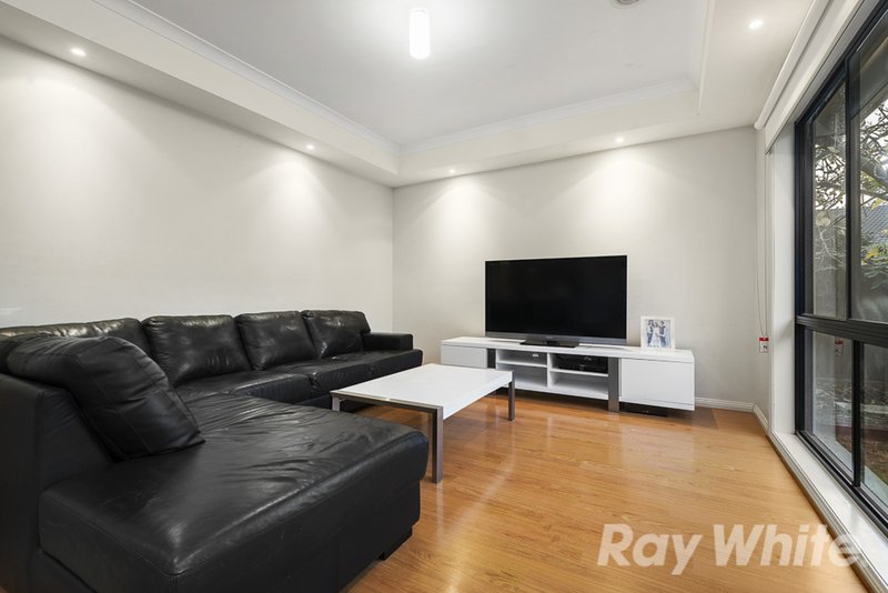 Photo - 2/1 Abbot Court, Glen Waverley VIC 3150 - Image 3