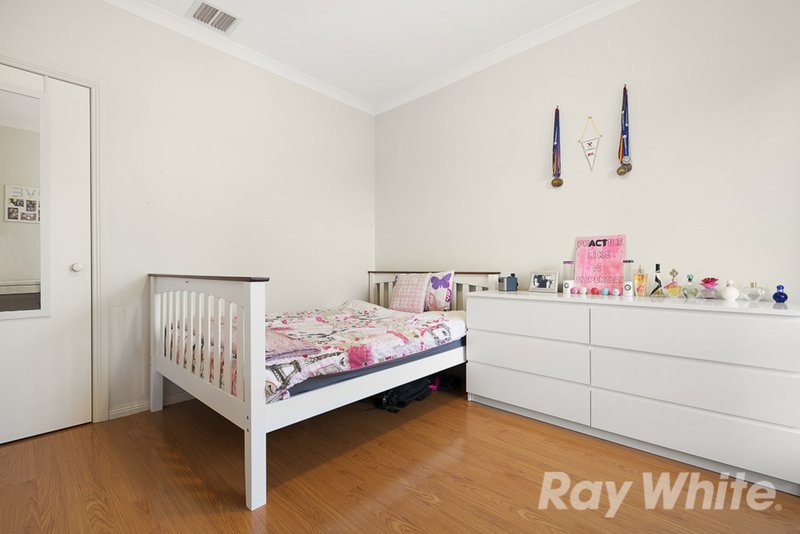 Photo - 2/1 Abbot Court, Glen Waverley VIC 3150 - Image 4