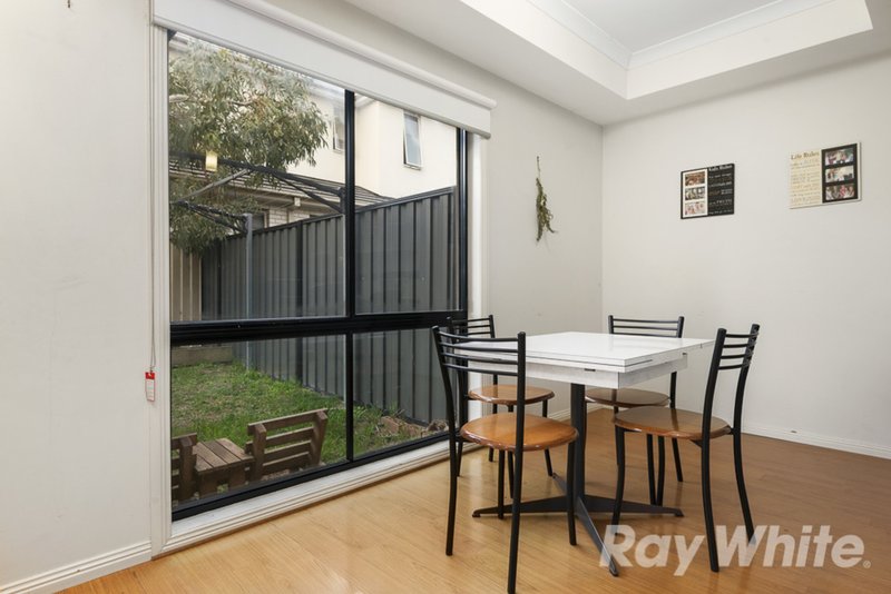 Photo - 2/1 Abbot Court, Glen Waverley VIC 3150 - Image 6