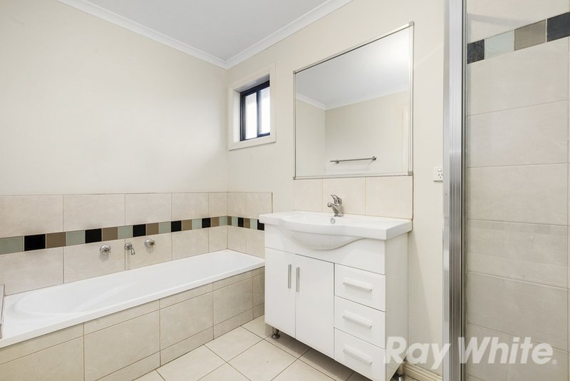 Photo - 2/1 Abbot Court, Glen Waverley VIC 3150 - Image 8