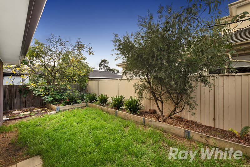 Photo - 2/1 Abbot Court, Glen Waverley VIC 3150 - Image 10