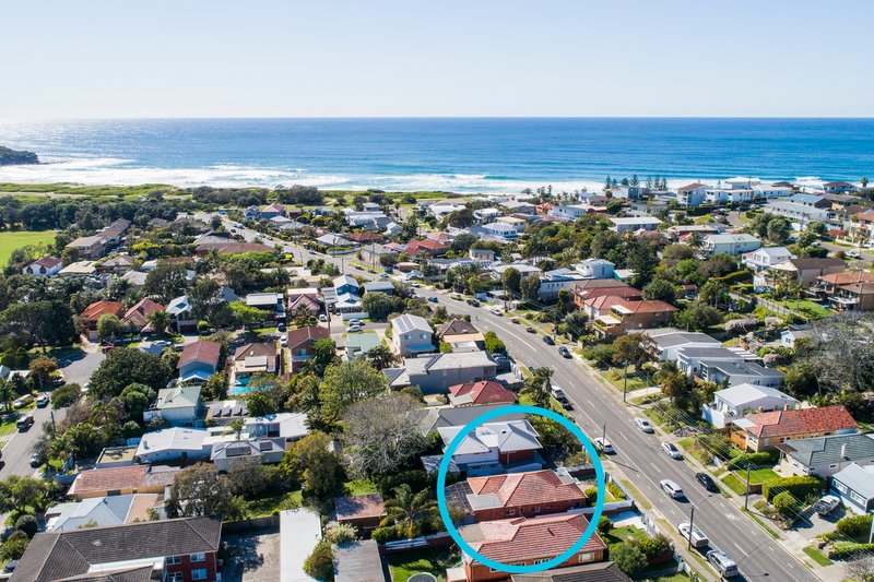 Photo - 21 Adams Street, Curl Curl NSW 2096 - Image 3