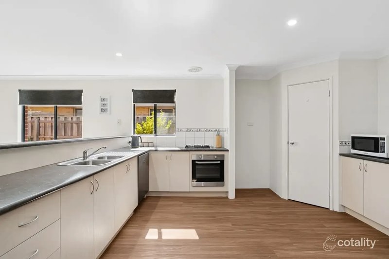 Photo - 21 Addingham Drive, Ellenbrook WA 6069 - Image 2