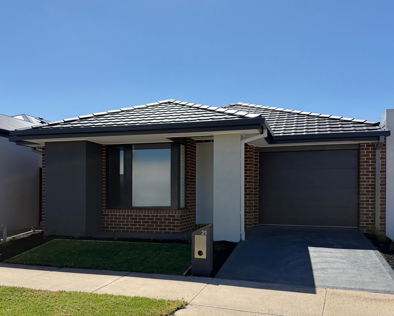 Photo - 21 Agate Way, Mickleham VIC 3064 - Image 1