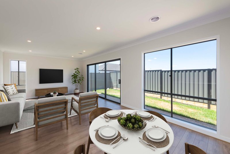 Photo - 21 Agate Way, Mickleham VIC 3064 - Image 4
