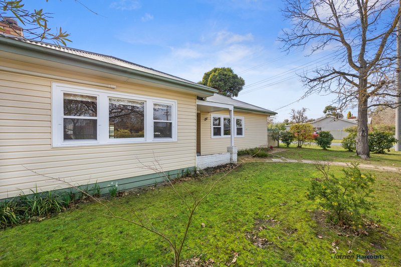 Photo - 21 Aitken Street, Alexandra VIC 3714 - Image 6