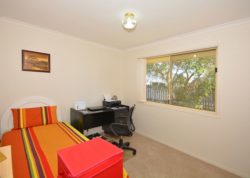 Photo - 2/1 Alana Court, Torquay QLD 4655 - Image 7