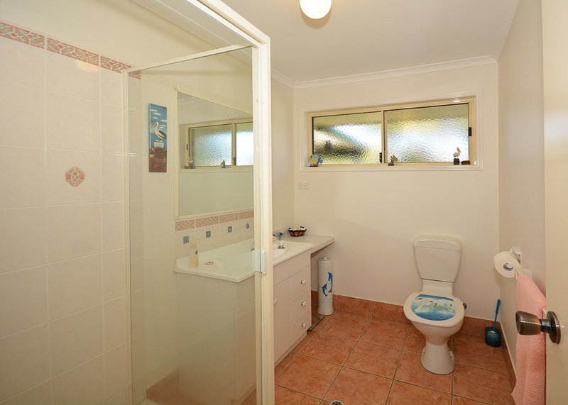 Photo - 2/1 Alana Court, Torquay QLD 4655 - Image 9