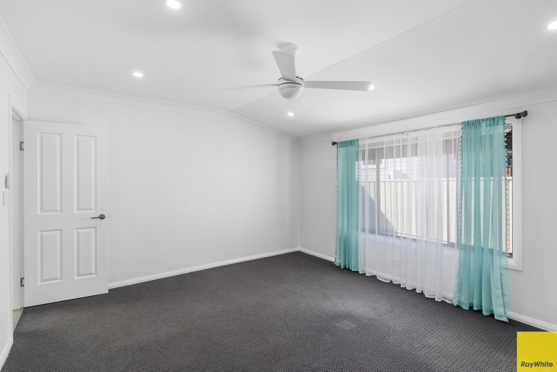 Photo - 21 Alcoomie Crescent, Koonawarra NSW 2530 - Image 6