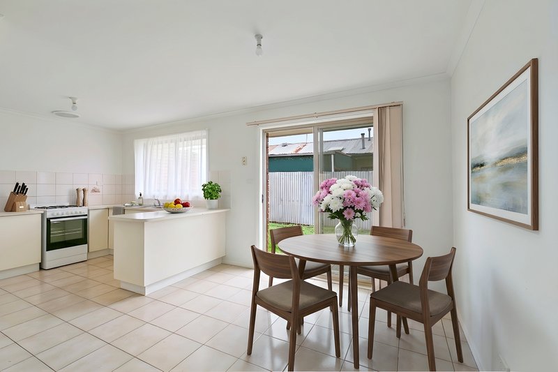 Photo - 2/1 Alexander Avenue, Thomastown VIC 3074 - Image 3