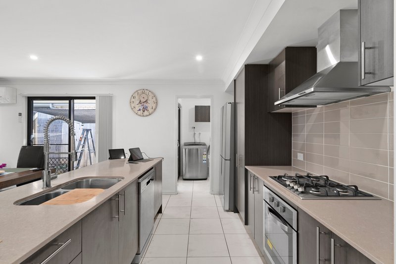 Photo - 21 Allerton Park Drive, Park Ridge QLD 4125 - Image 2