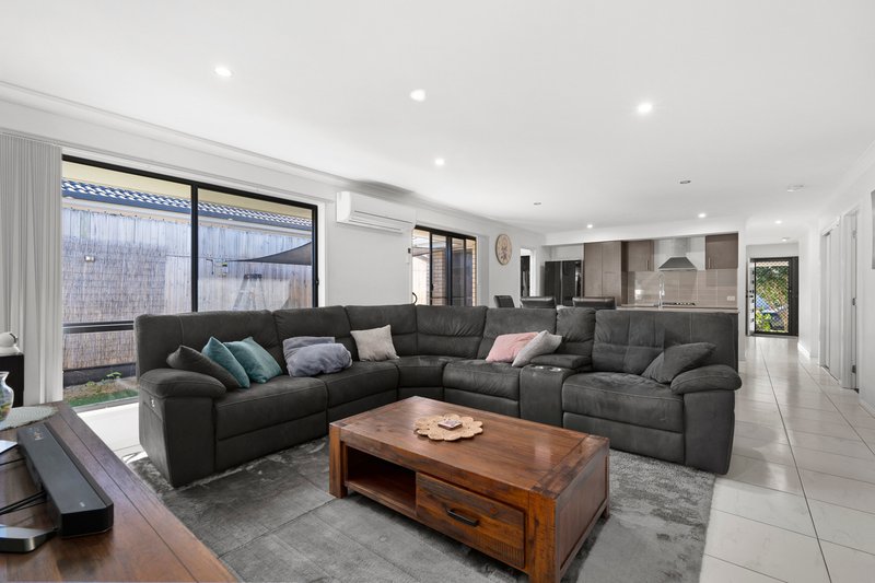 Photo - 21 Allerton Park Drive, Park Ridge QLD 4125 - Image 3
