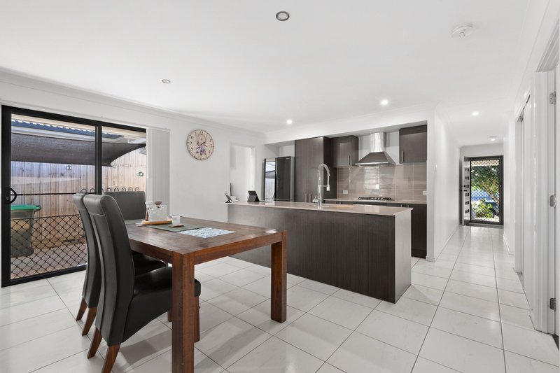 Photo - 21 Allerton Park Drive, Park Ridge QLD 4125 - Image 4