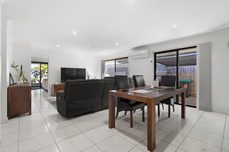 Photo - 21 Allerton Park Drive, Park Ridge QLD 4125 - Image 6
