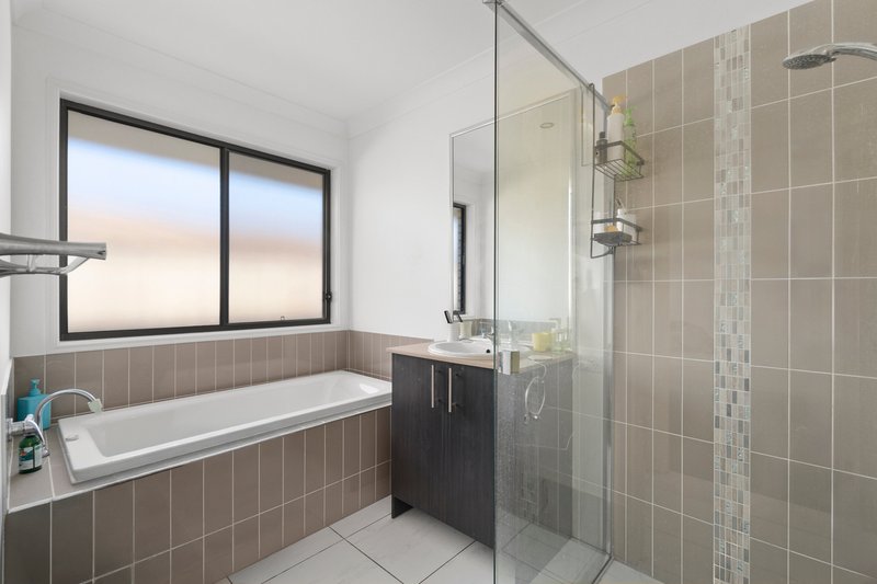 Photo - 21 Allerton Park Drive, Park Ridge QLD 4125 - Image 9