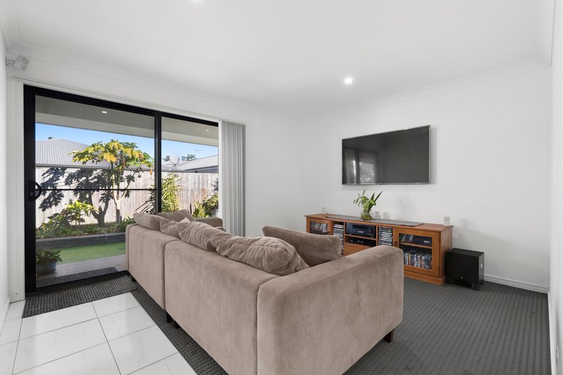 Photo - 21 Allerton Park Drive, Park Ridge QLD 4125 - Image 14