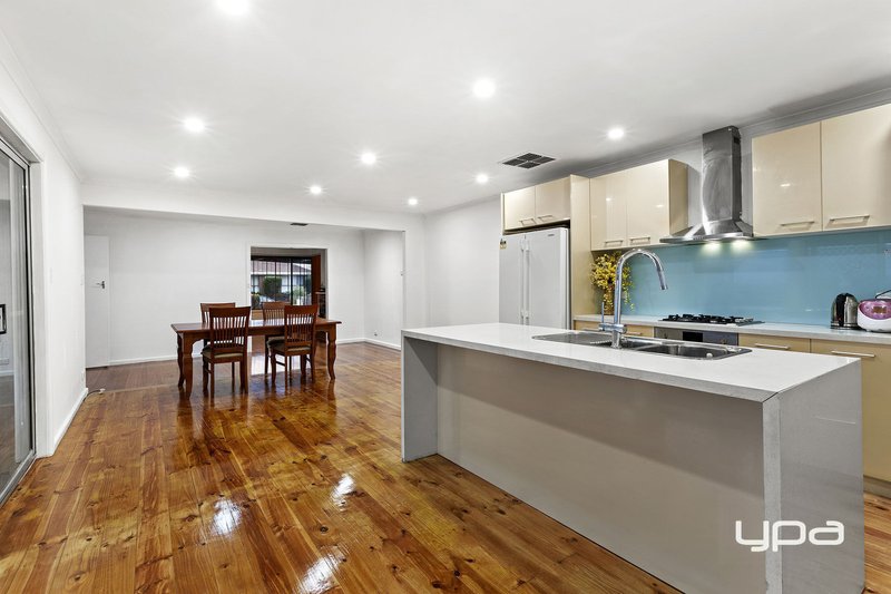 Photo - 21 Alvina Street, Sunshine North VIC 3020 - Image 5