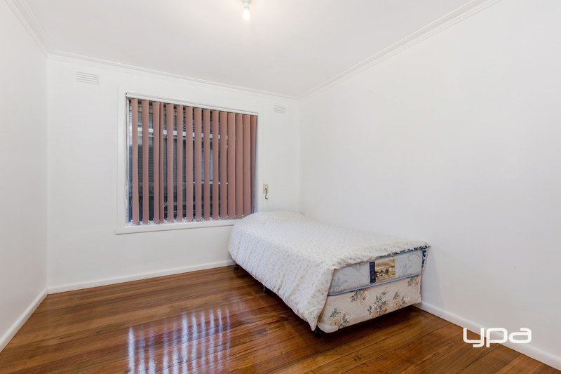 Photo - 21 Alvina Street, Sunshine North VIC 3020 - Image 9