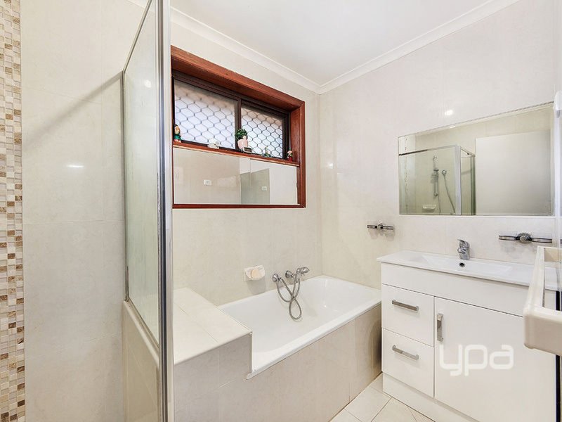 Photo - 2/1 Amarina Close, Meadow Heights VIC 3048 - Image 7