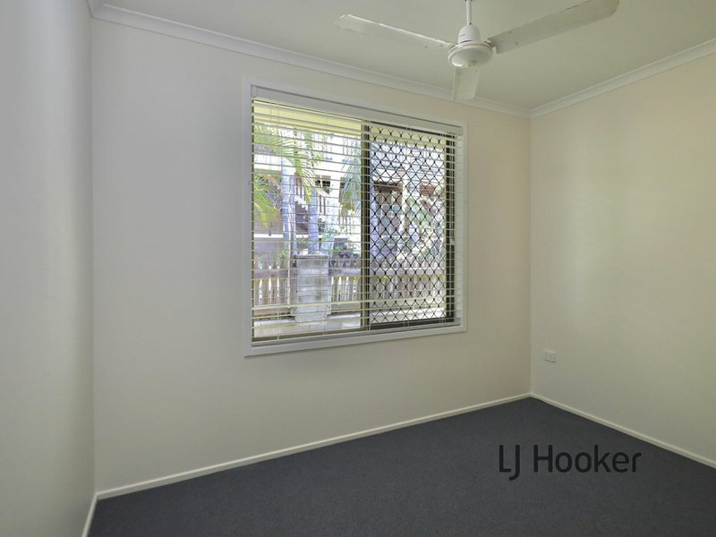 Photo - 21 Amaroo Street, Boyne Island QLD 4680 - Image 5