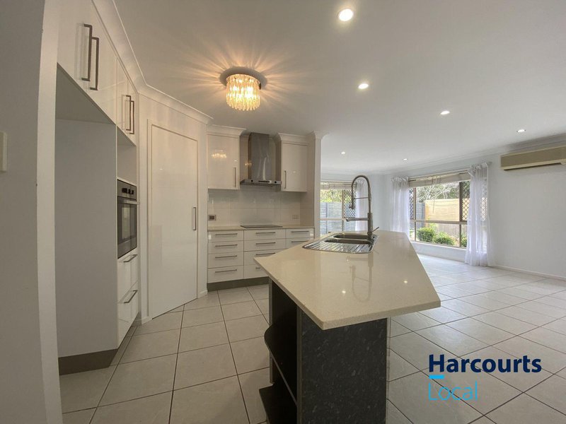 Photo - 21 Araluen Place, Carindale QLD 4152 - Image 2