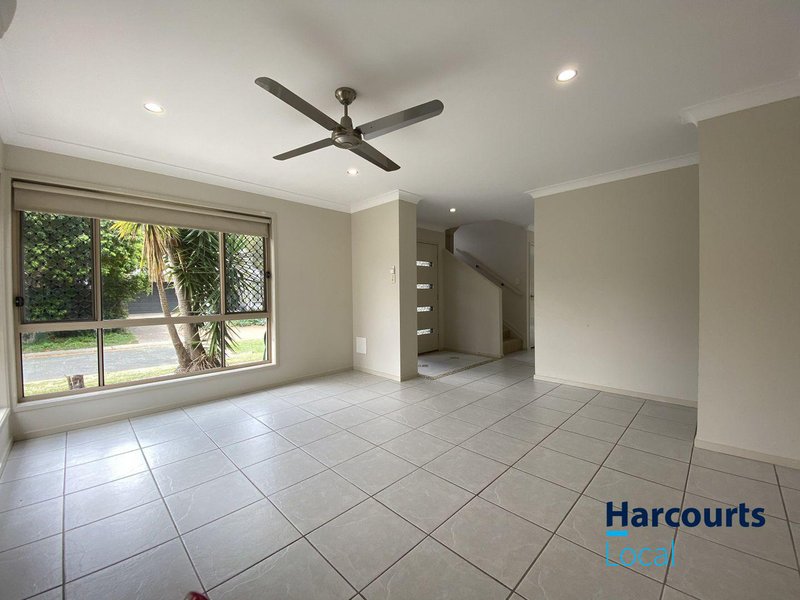 Photo - 21 Araluen Place, Carindale QLD 4152 - Image 3