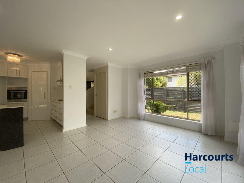 Photo - 21 Araluen Place, Carindale QLD 4152 - Image 5