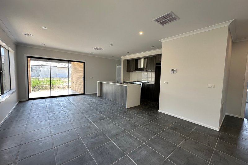 Photo - 21 Arctic Street, Clyde North VIC 3978 - Image 4